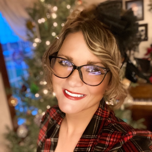 Meet your Posher, Rebecca - Picture 1 of 1